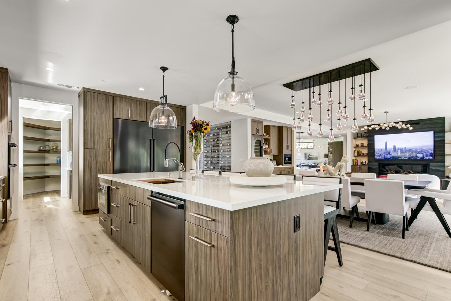 5708 Avenida Robles