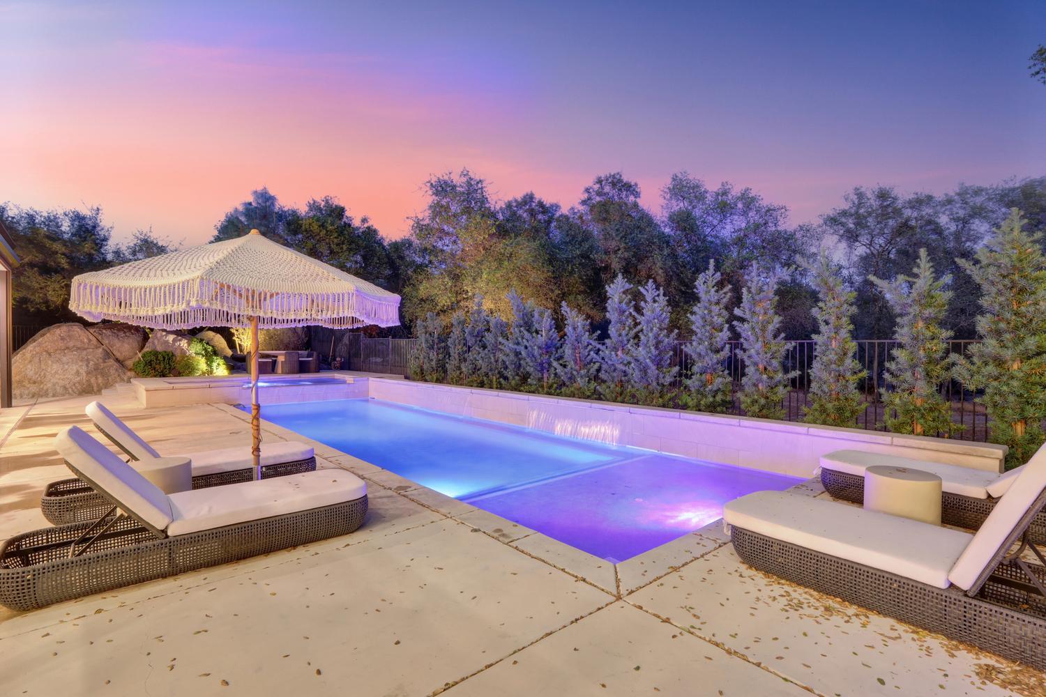 5708 Avenida Robles