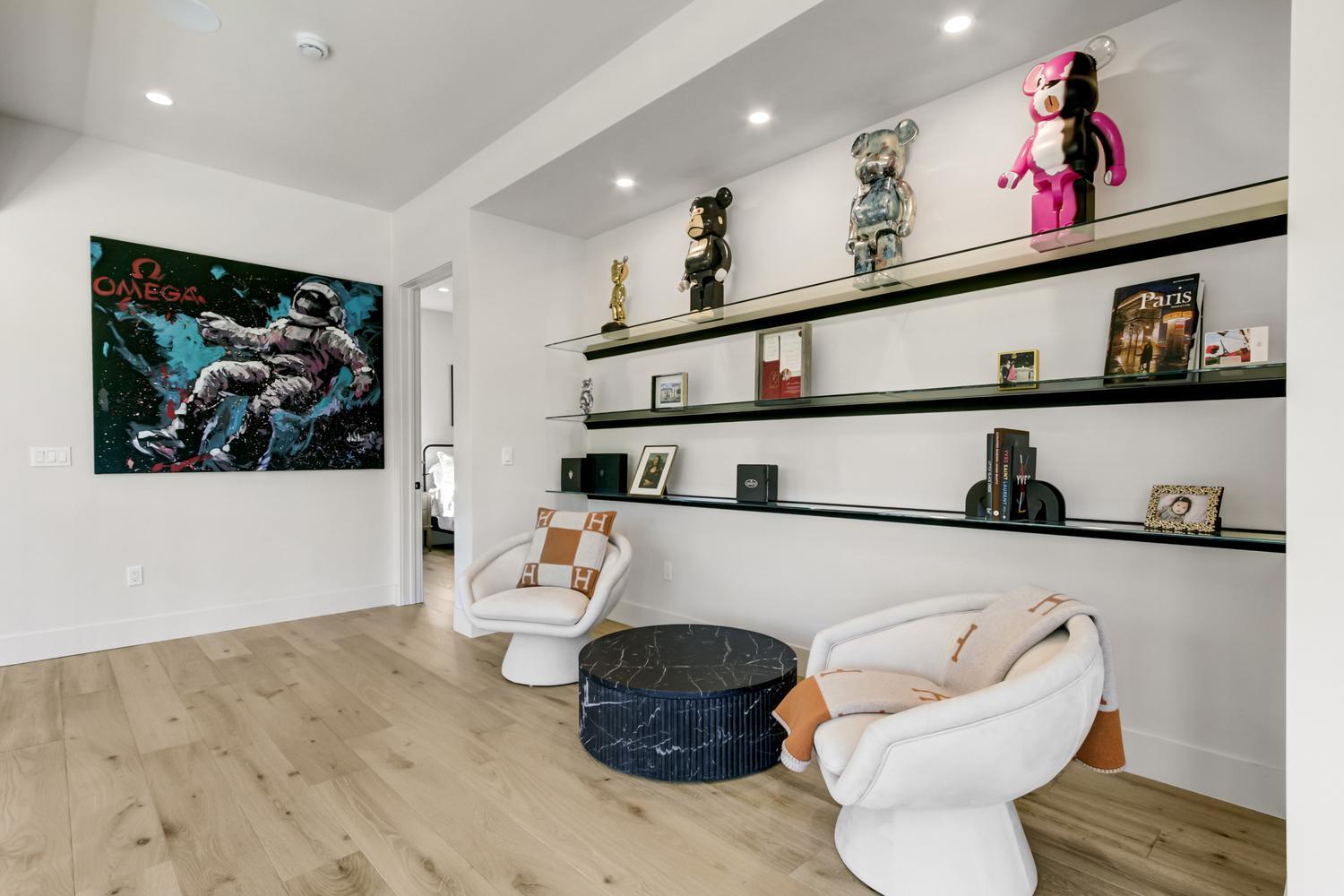 5708 Avenida Robles
