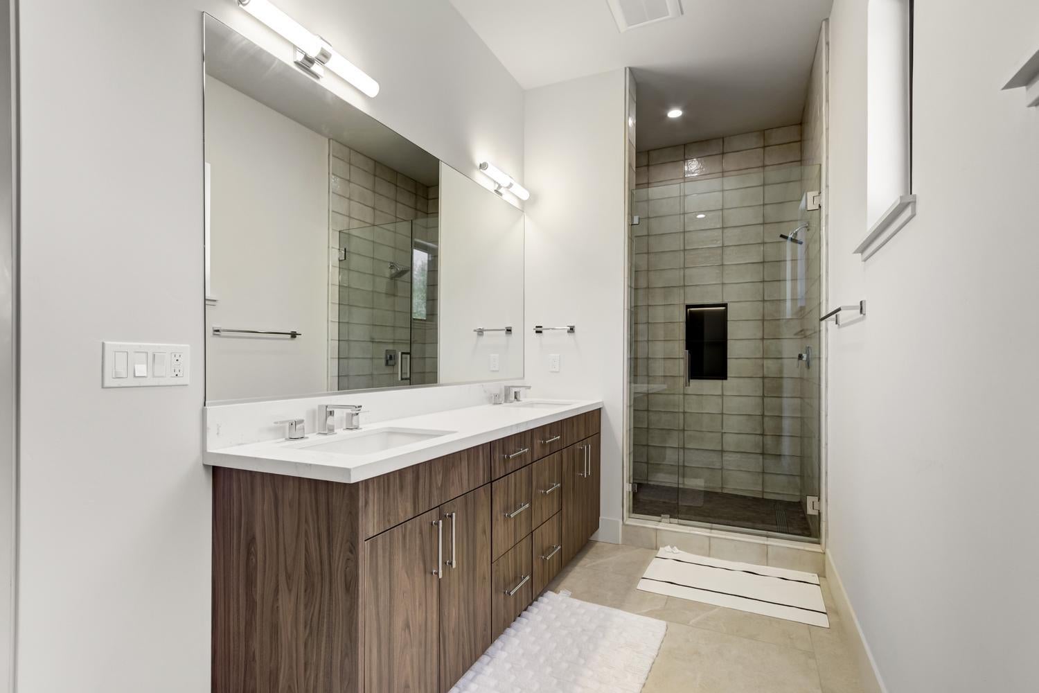 5708 Avenida Robles
