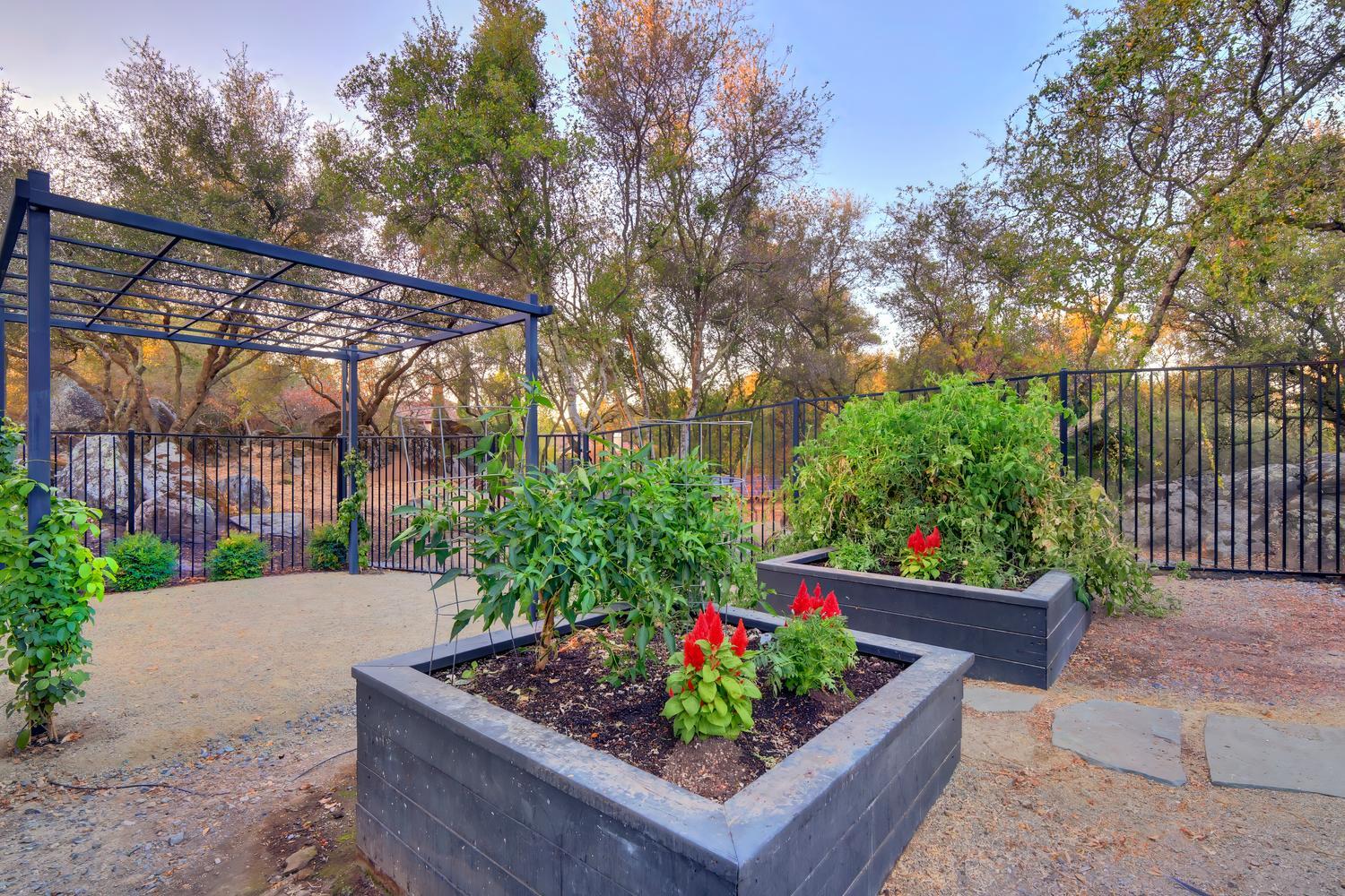 5708 Avenida Robles