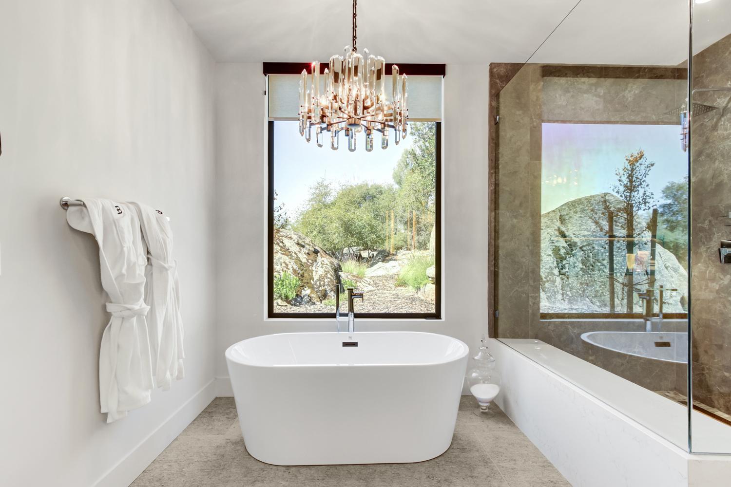 5708 Avenida Robles
