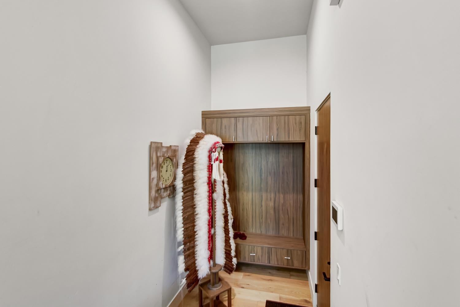 5708 Avenida Robles