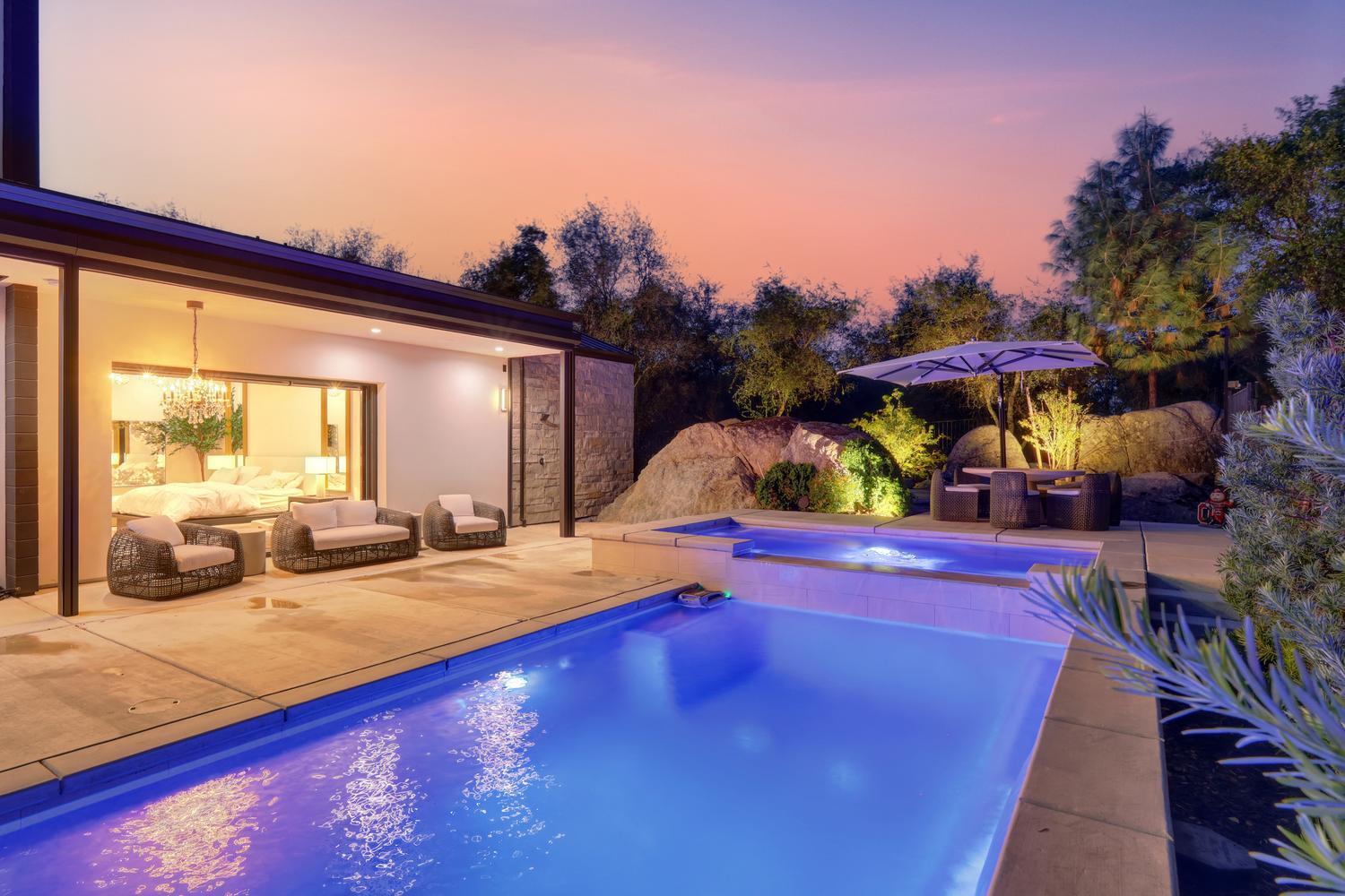 5708 Avenida Robles