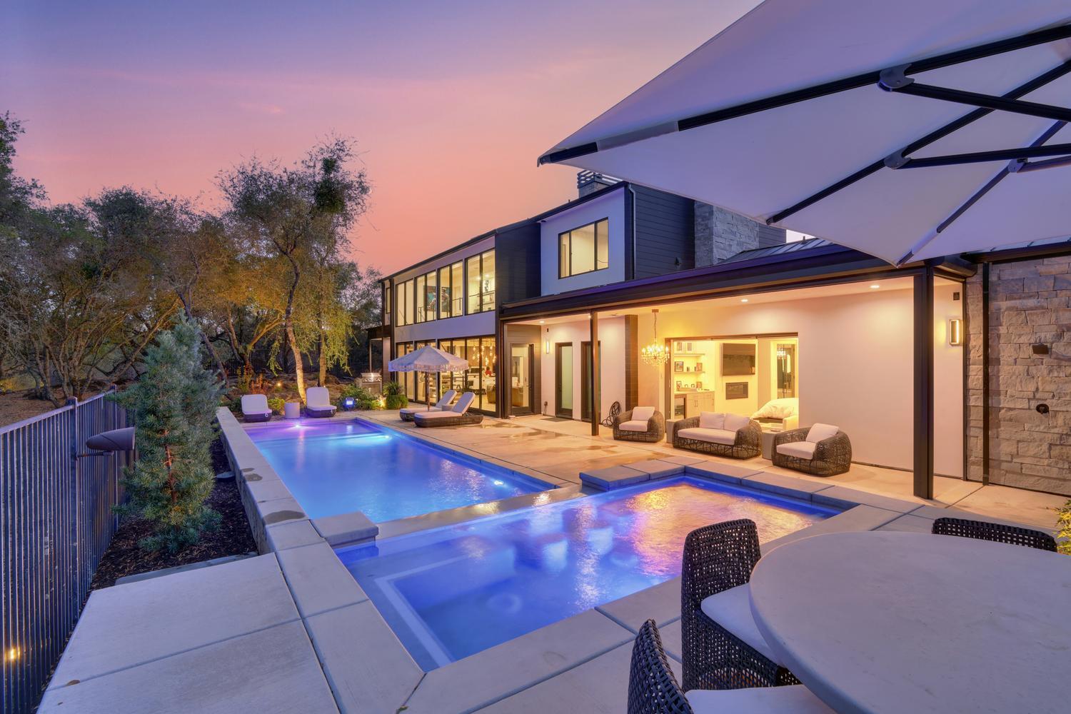 5708 Avenida Robles