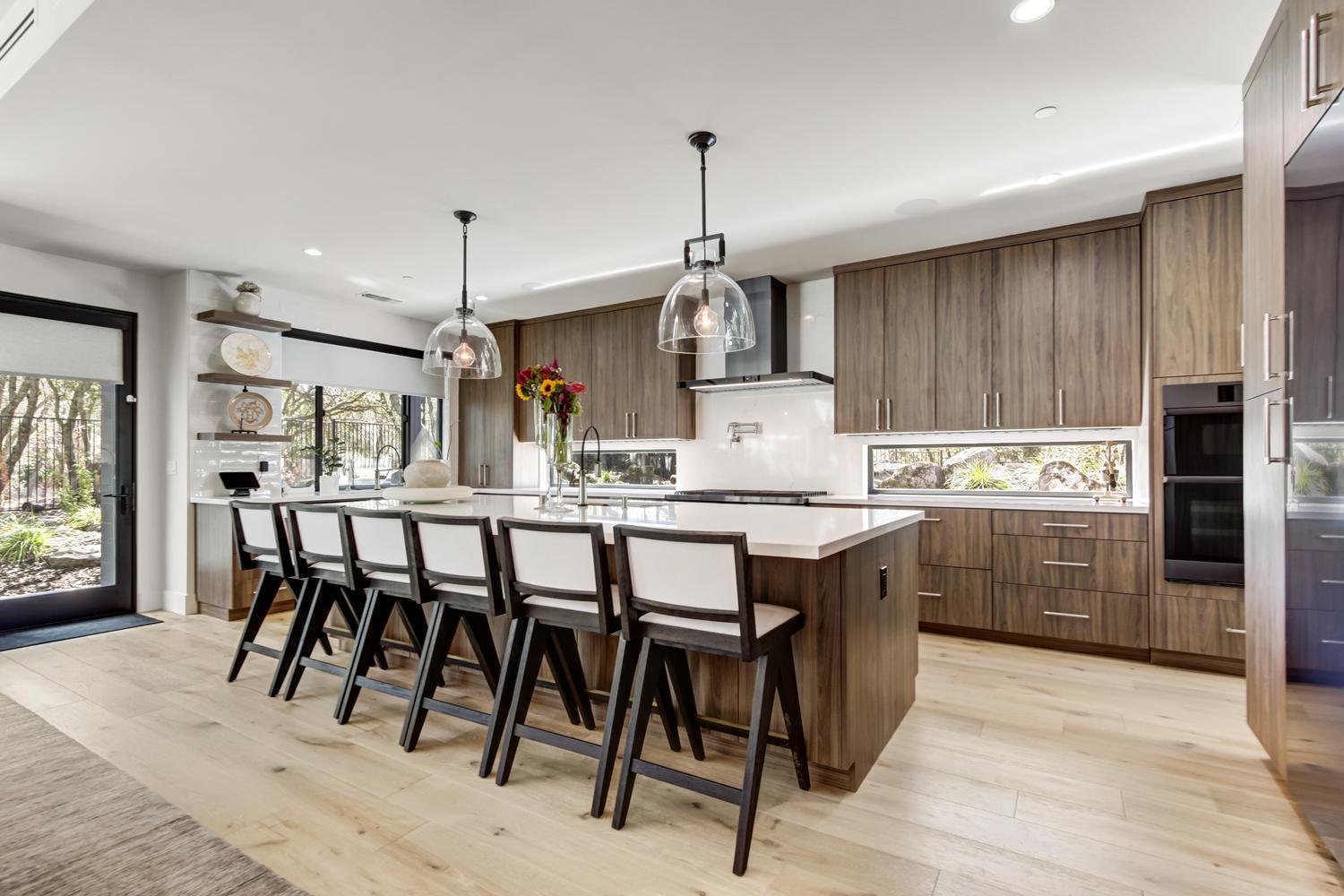 5708 Avenida Robles