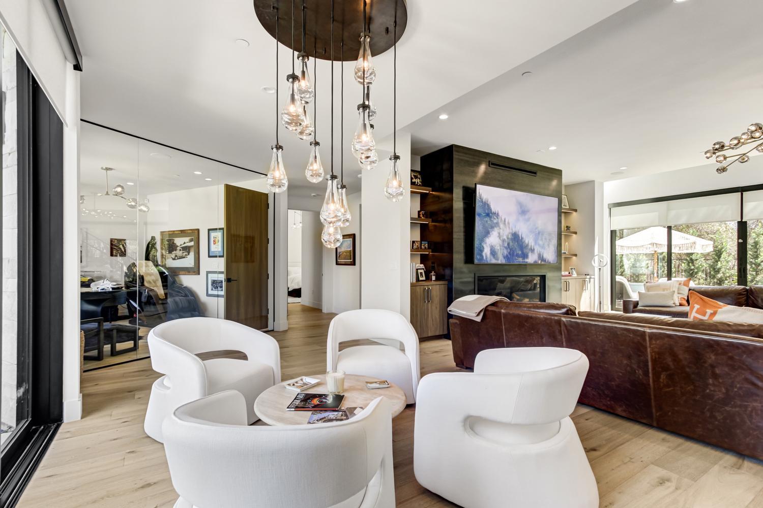 5708 Avenida Robles