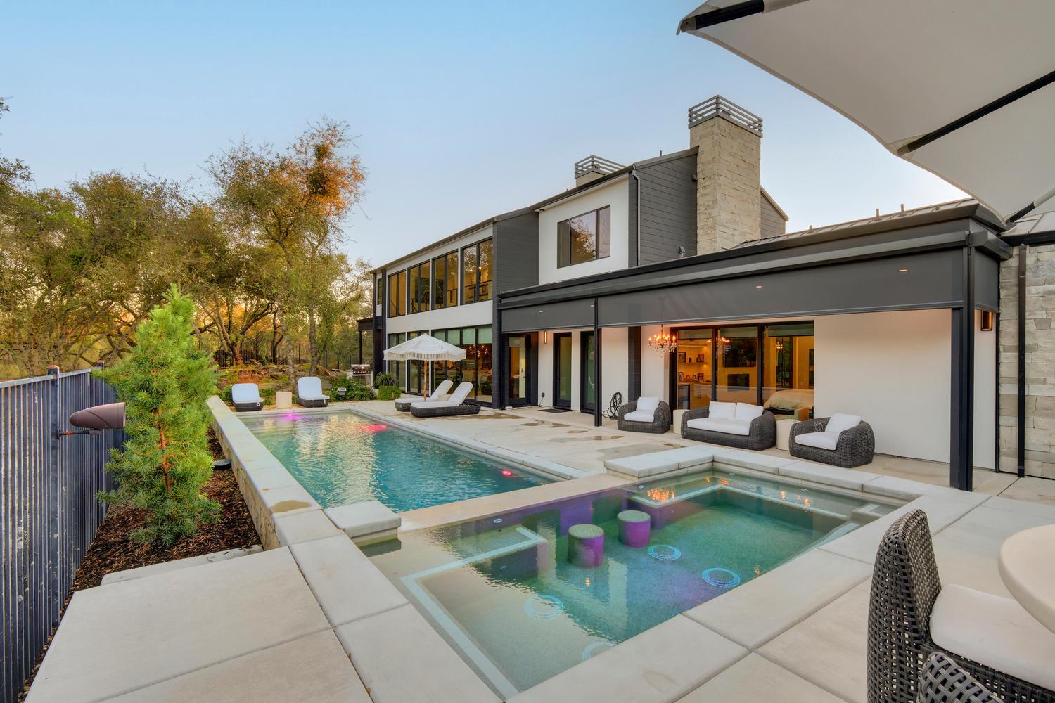 5708 Avenida Robles