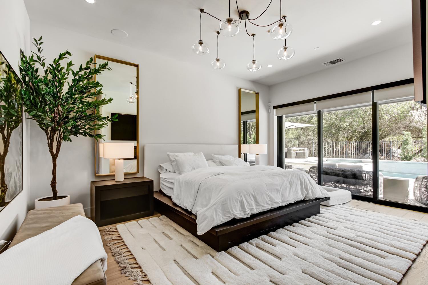 5708 Avenida Robles