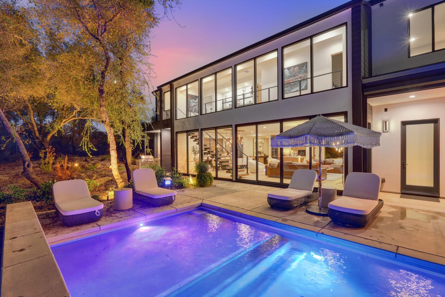 5708 Avenida Robles