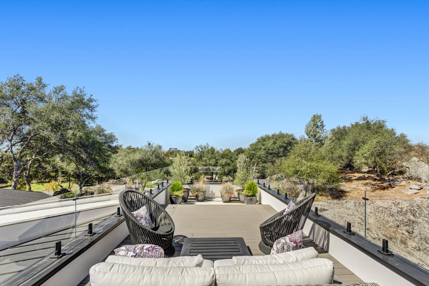 5708 Avenida Robles