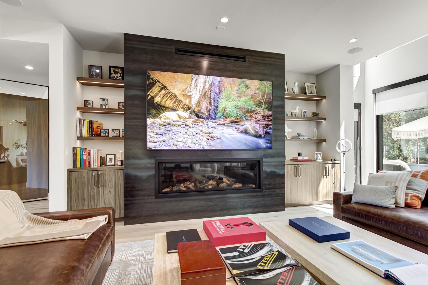 5708 Avenida Robles