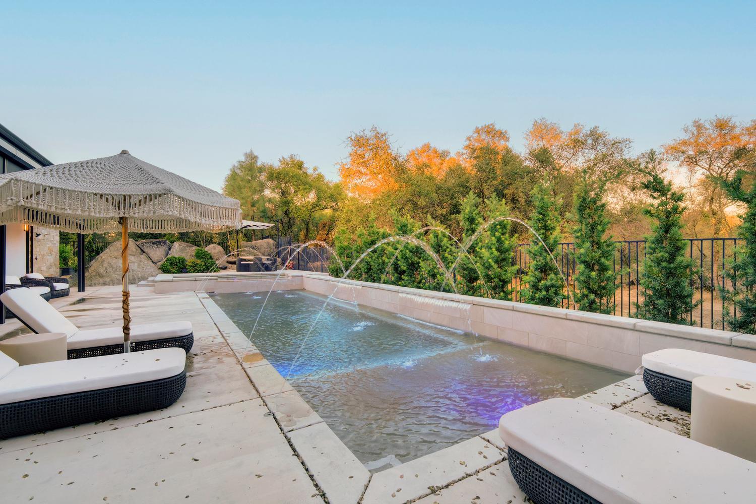 5708 Avenida Robles