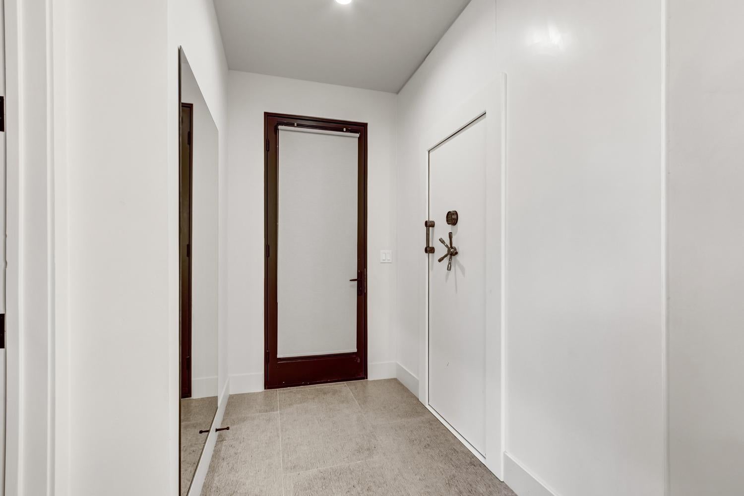5708 Avenida Robles