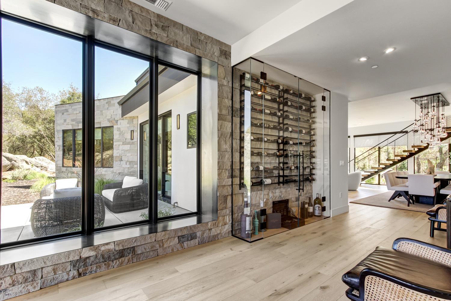 5708 Avenida Robles