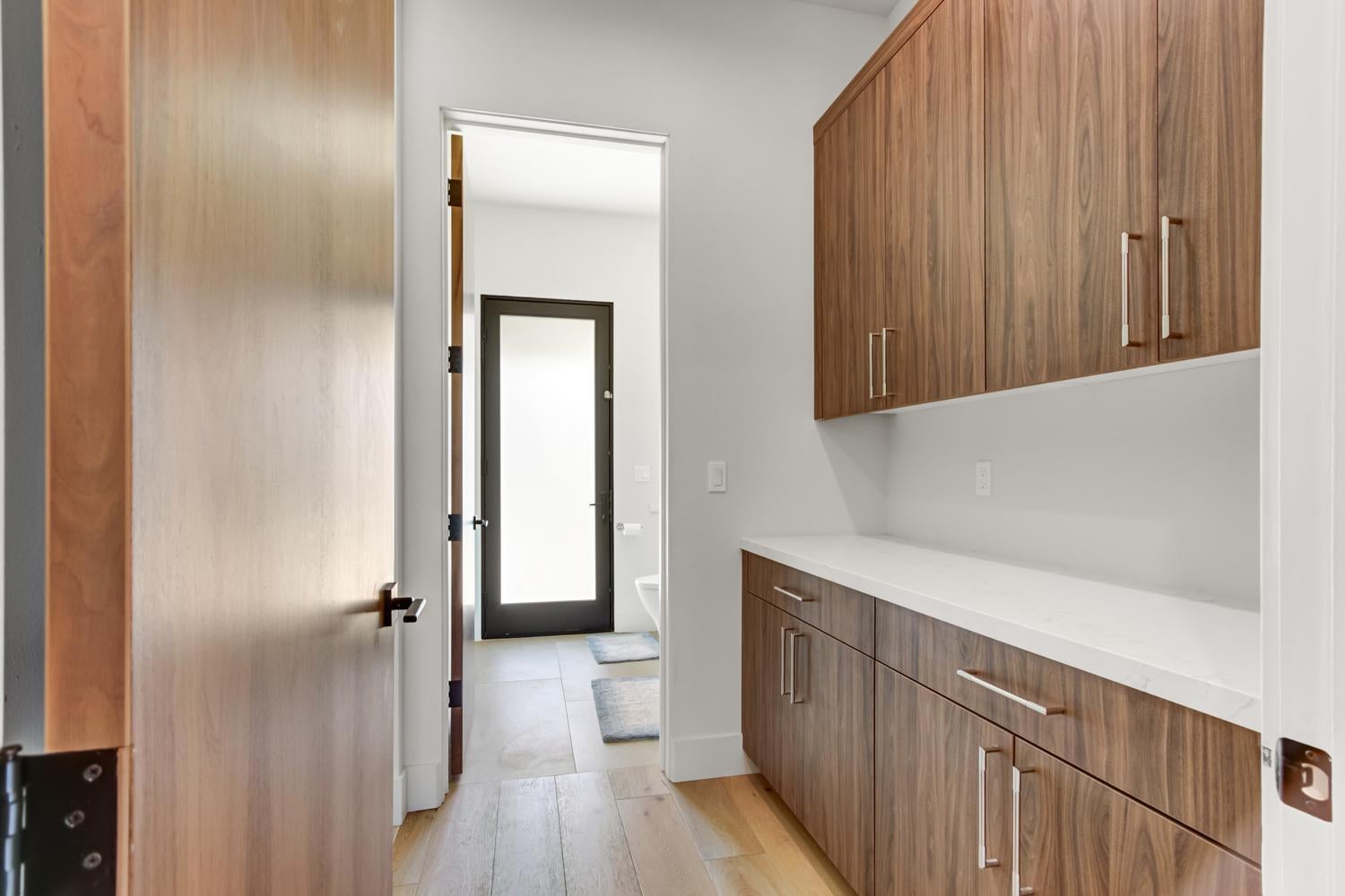 5708 Avenida Robles