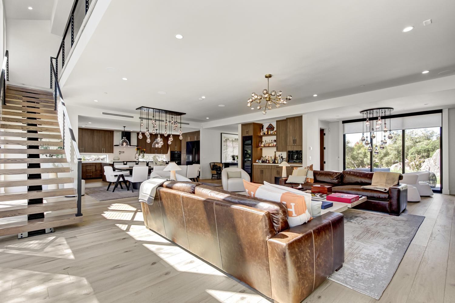 5708 Avenida Robles