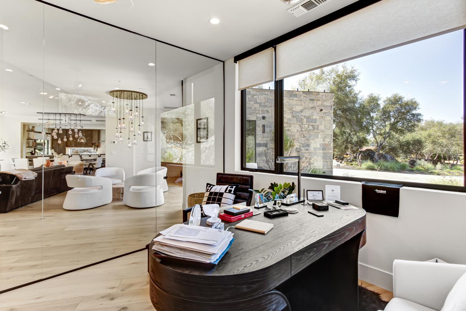 5708 Avenida Robles