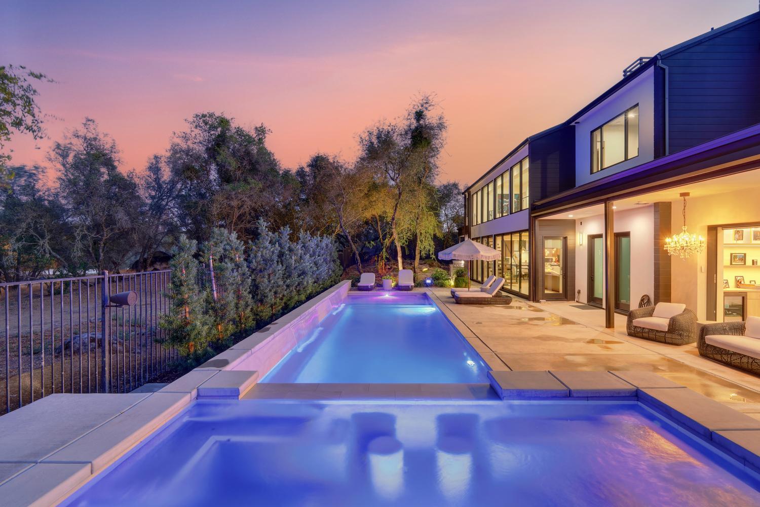 5708 Avenida Robles