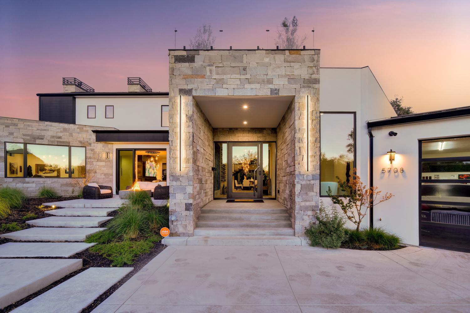 5708 Avenida Robles