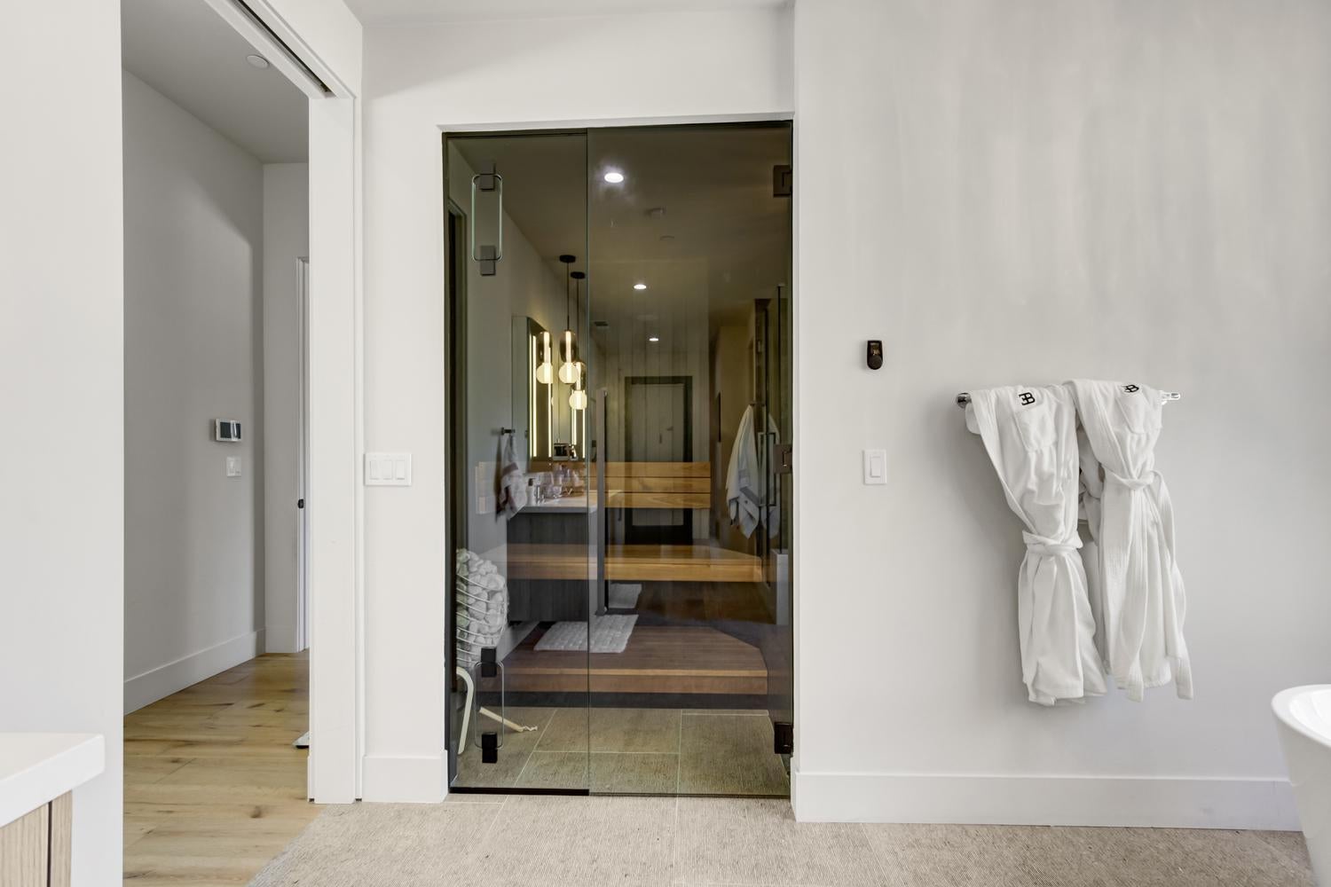 5708 Avenida Robles