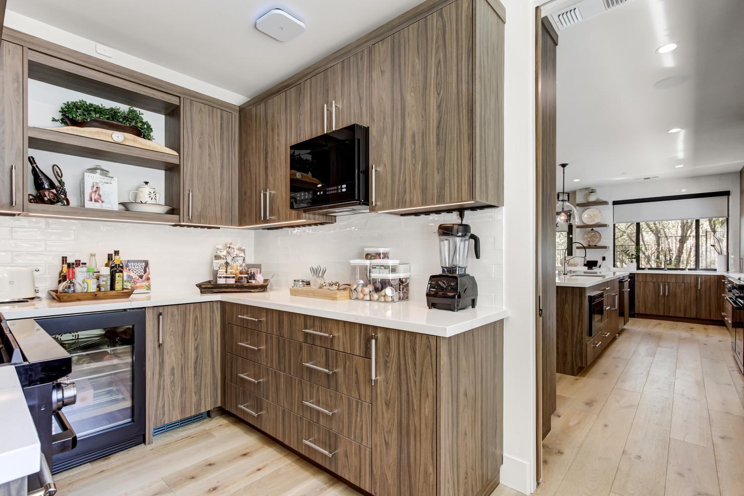 5708 Avenida Robles