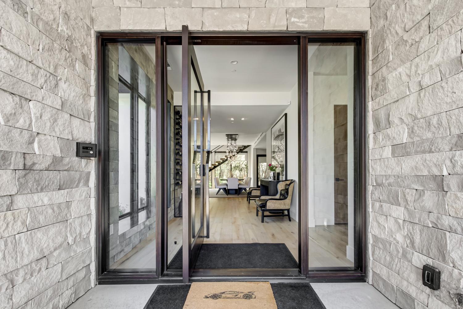 5708 Avenida Robles