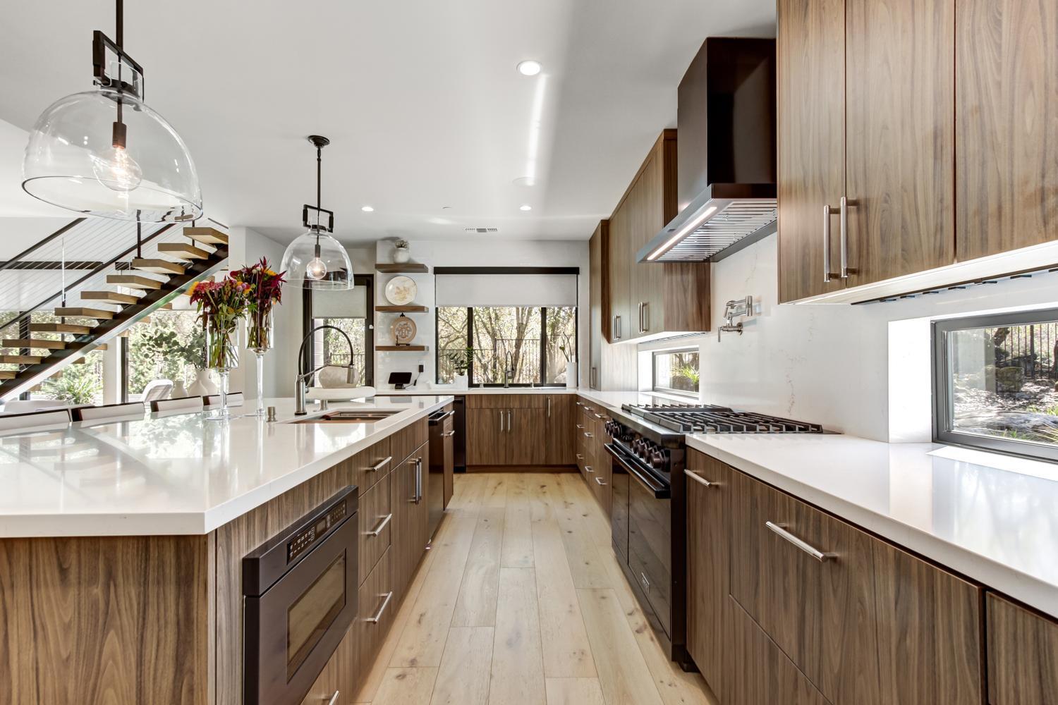 5708 Avenida Robles