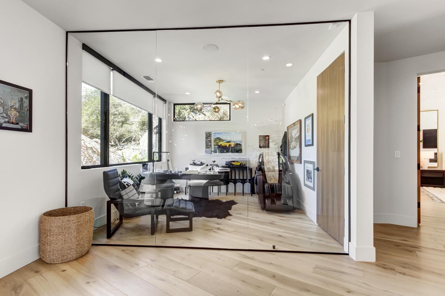 5708 Avenida Robles
