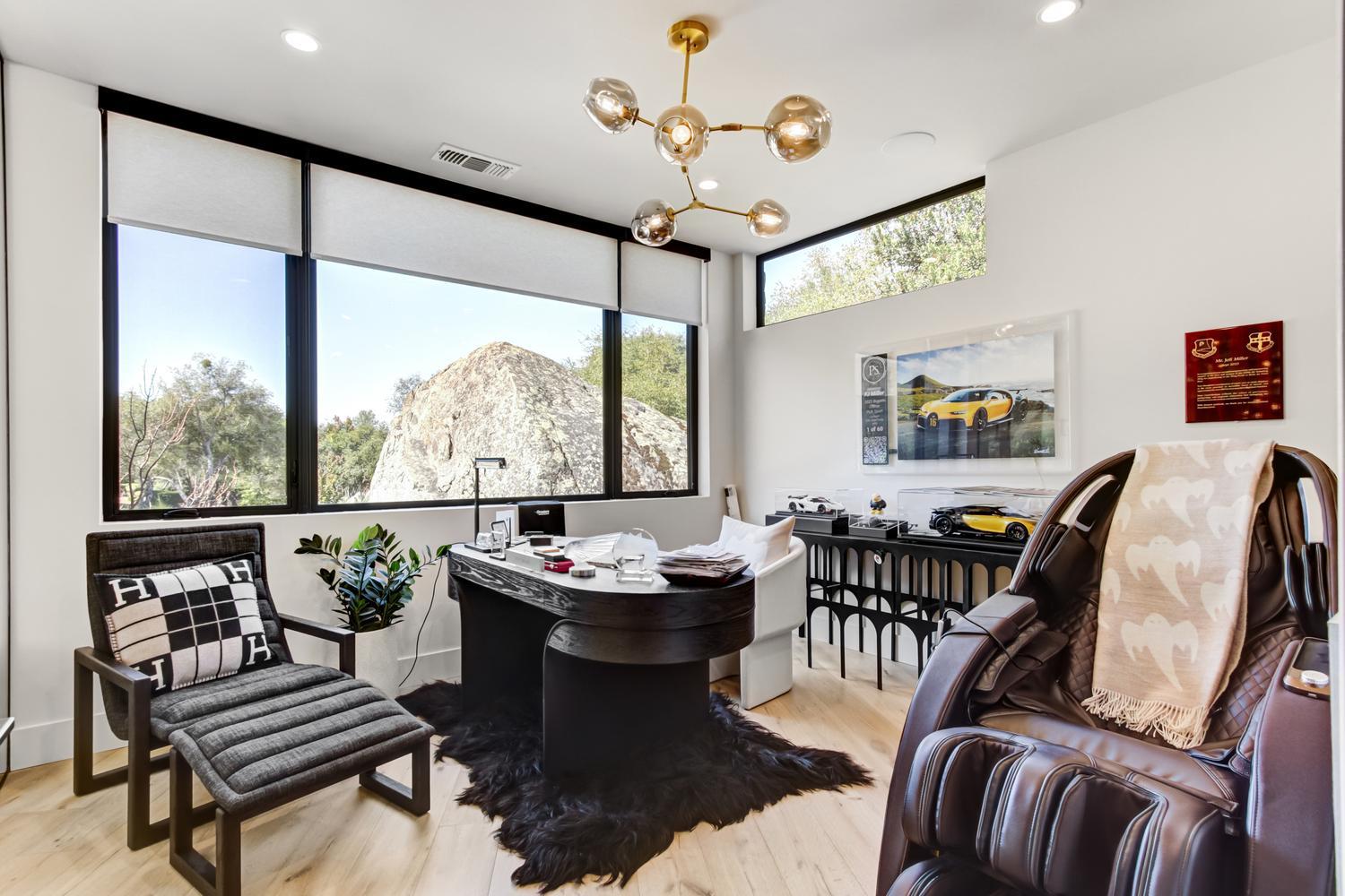 5708 Avenida Robles