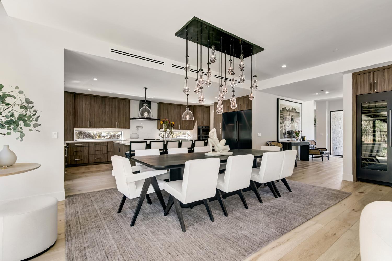 5708 Avenida Robles