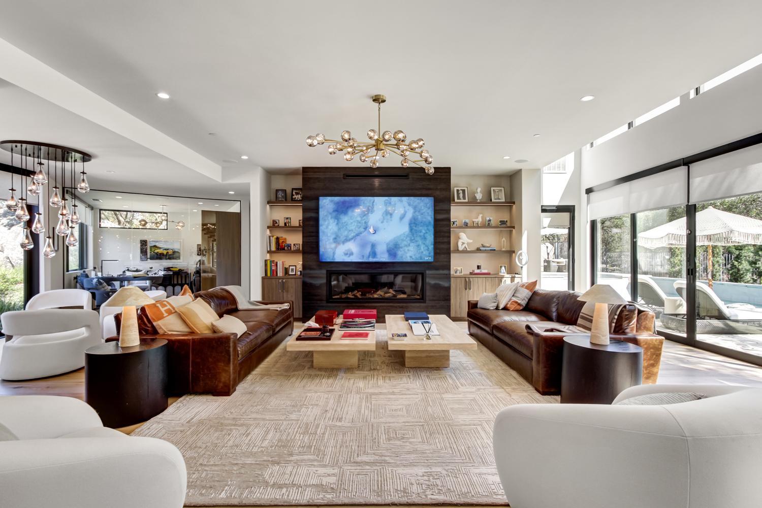 5708 Avenida Robles