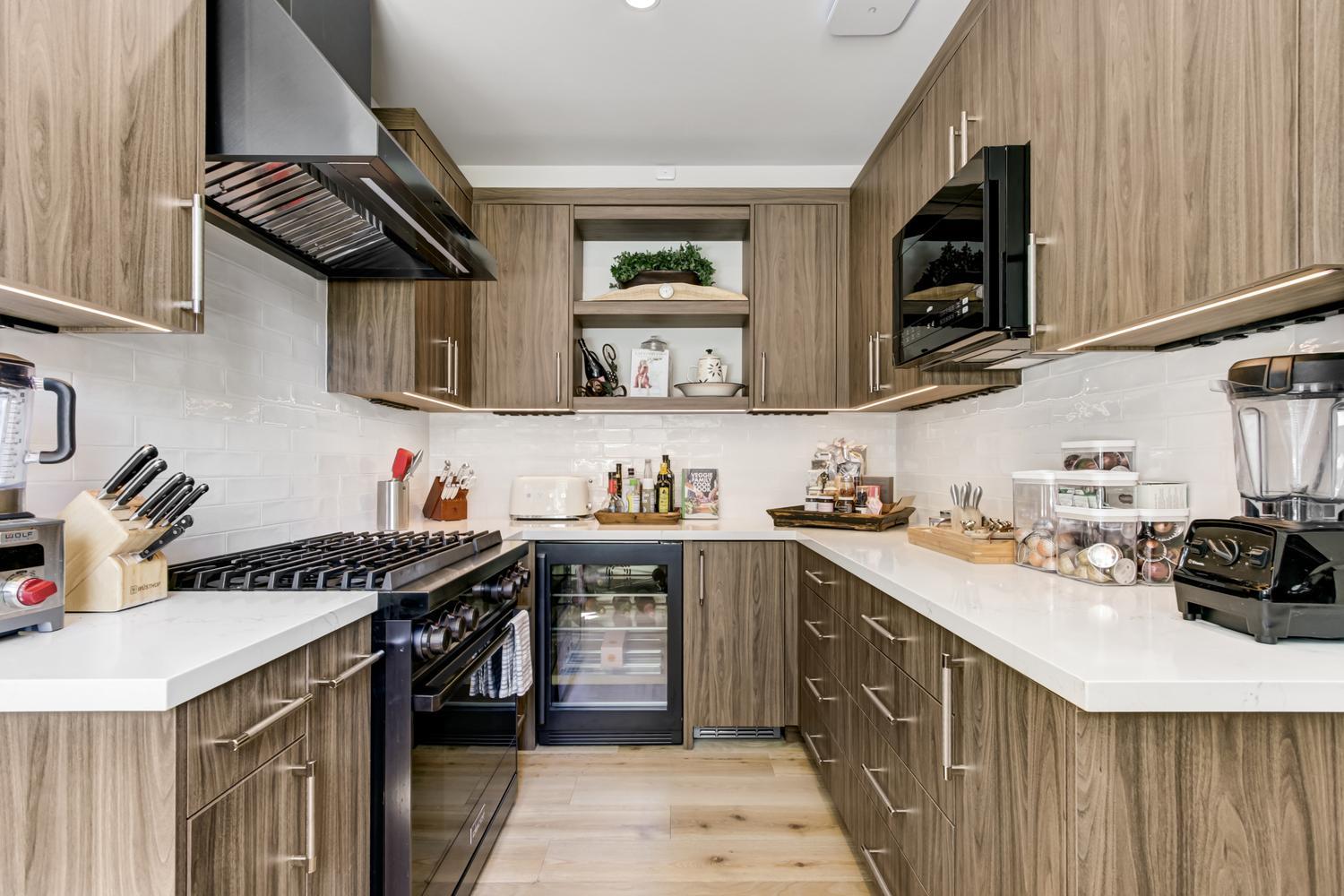 5708 Avenida Robles