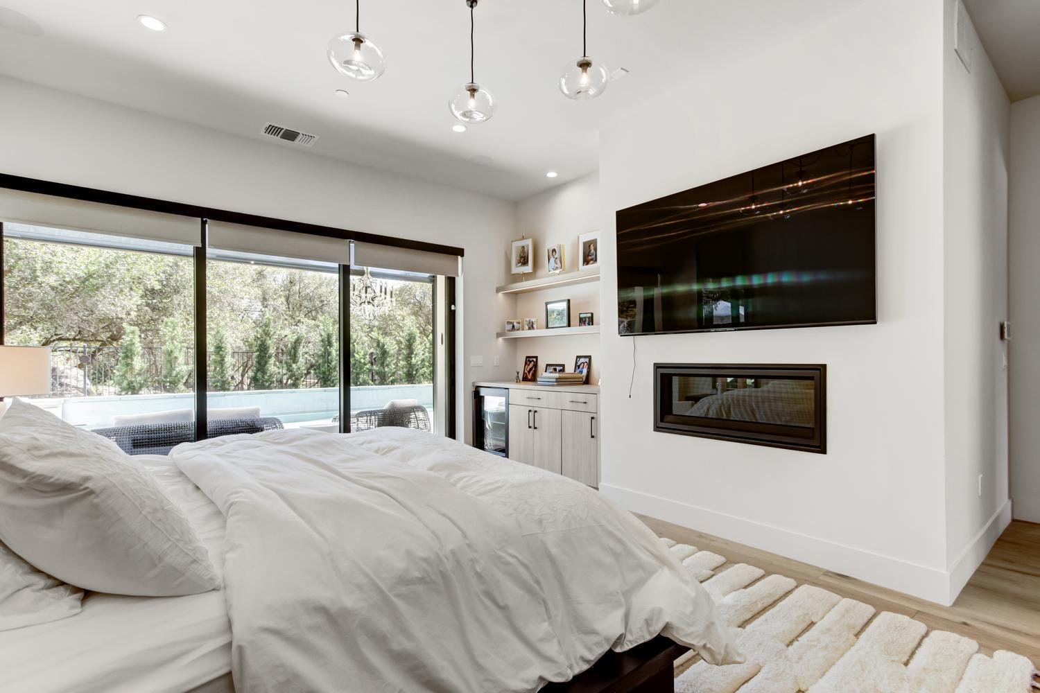5708 Avenida Robles