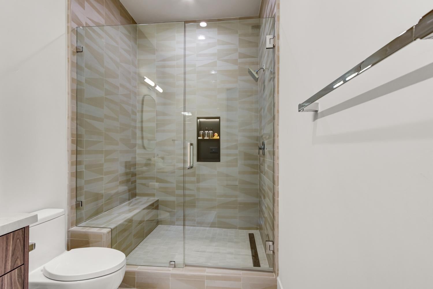 5708 Avenida Robles