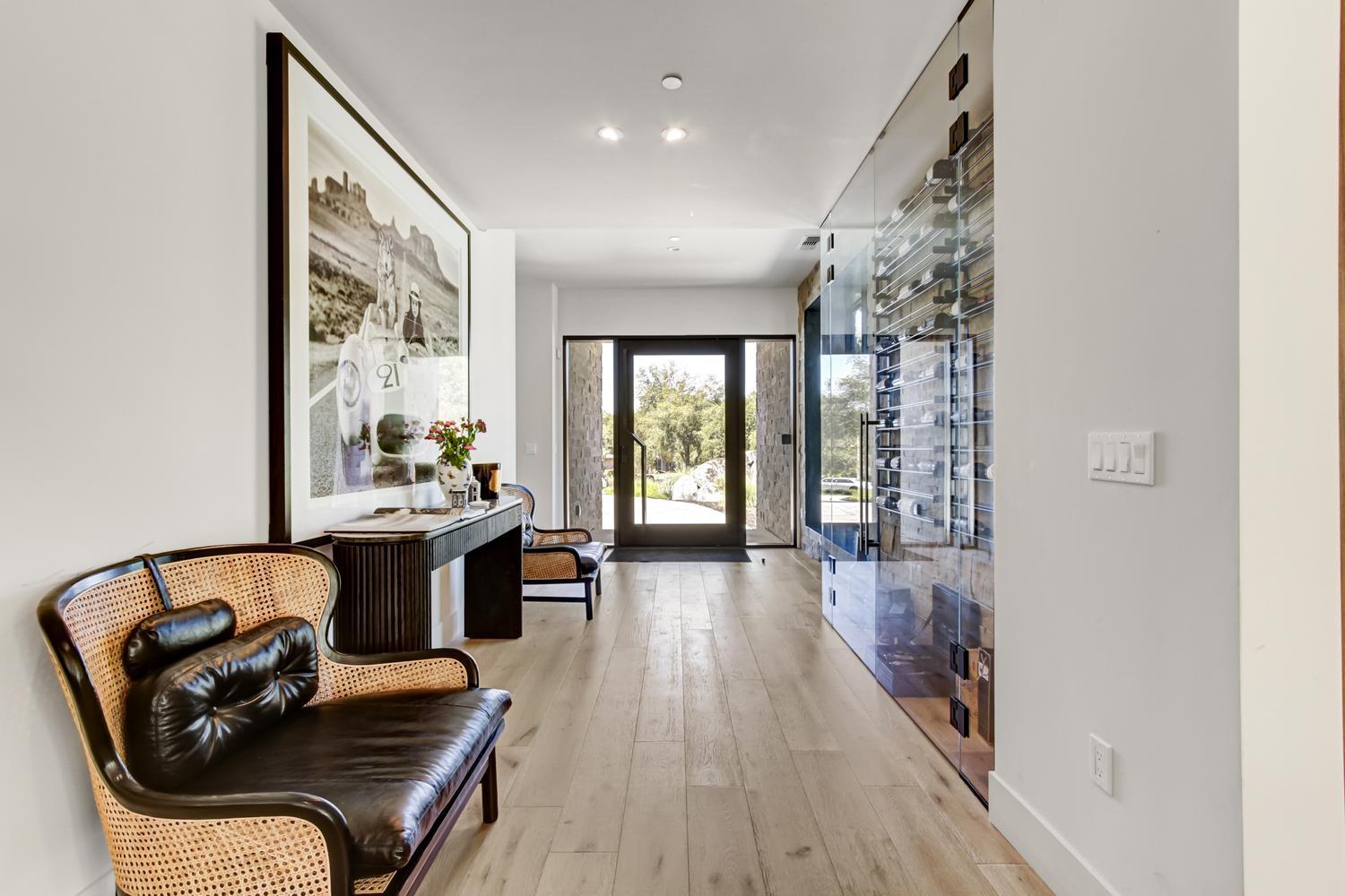5708 Avenida Robles