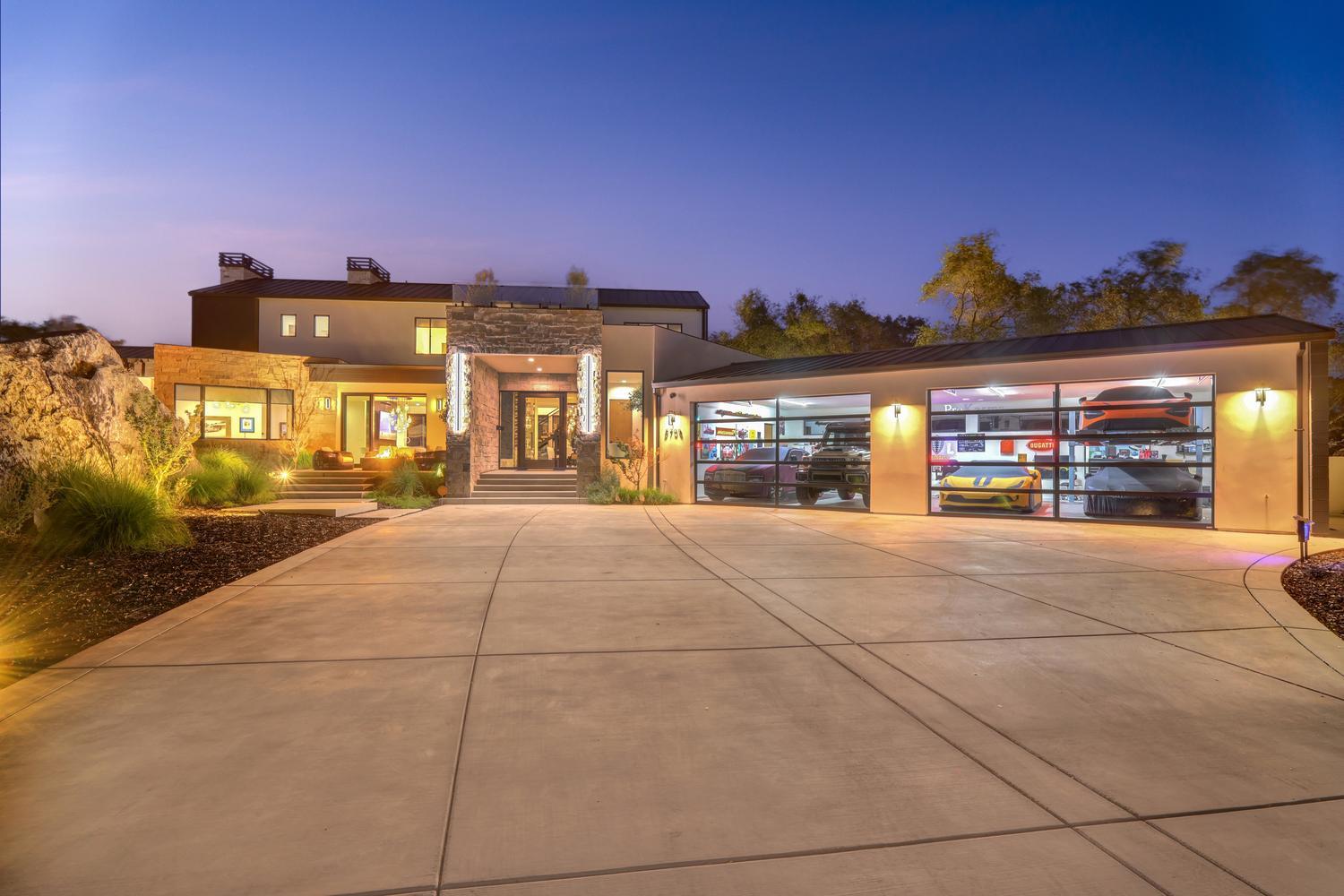 5708 Avenida Robles