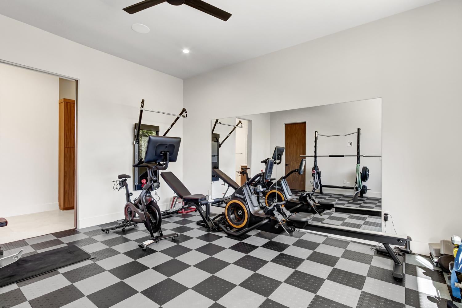 5708 Avenida Robles
