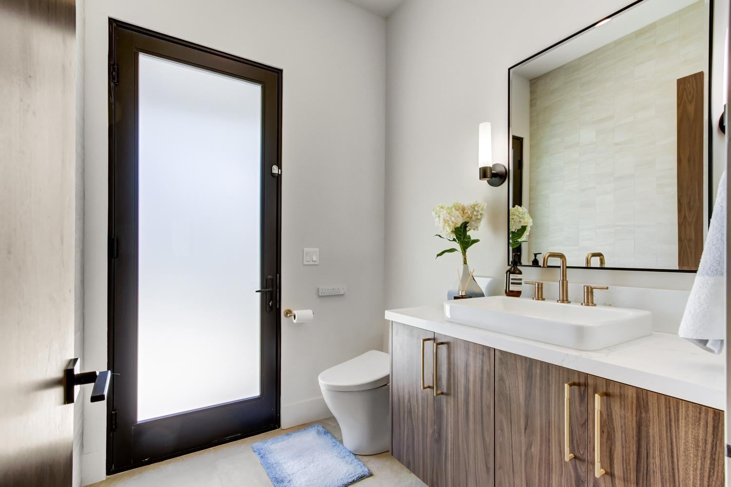 5708 Avenida Robles