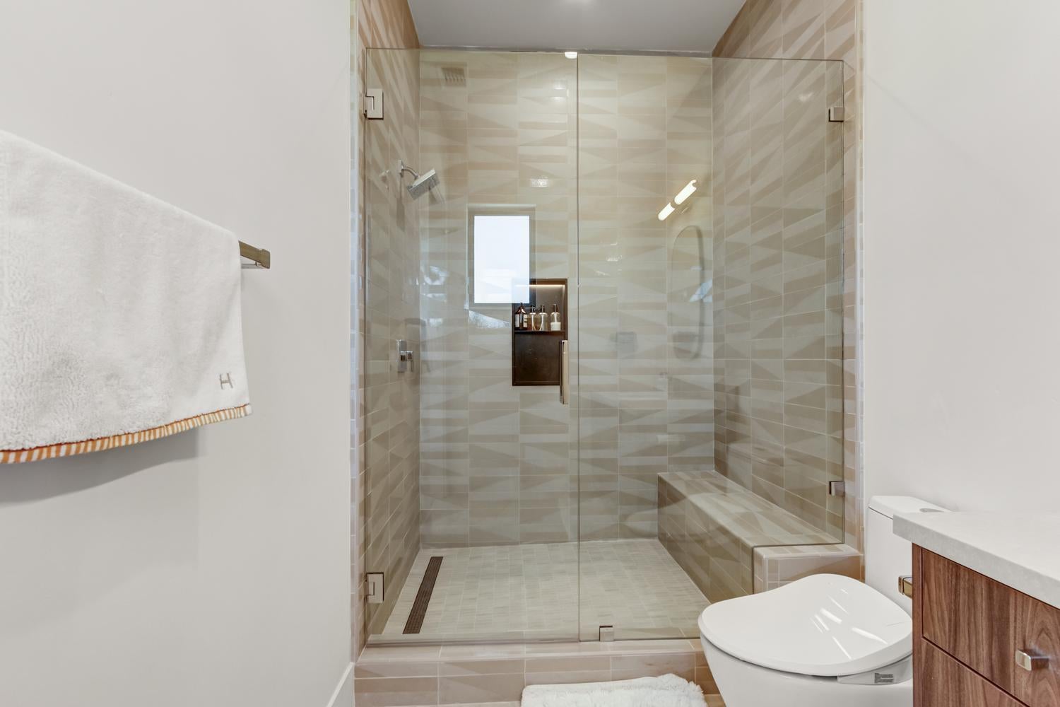 5708 Avenida Robles