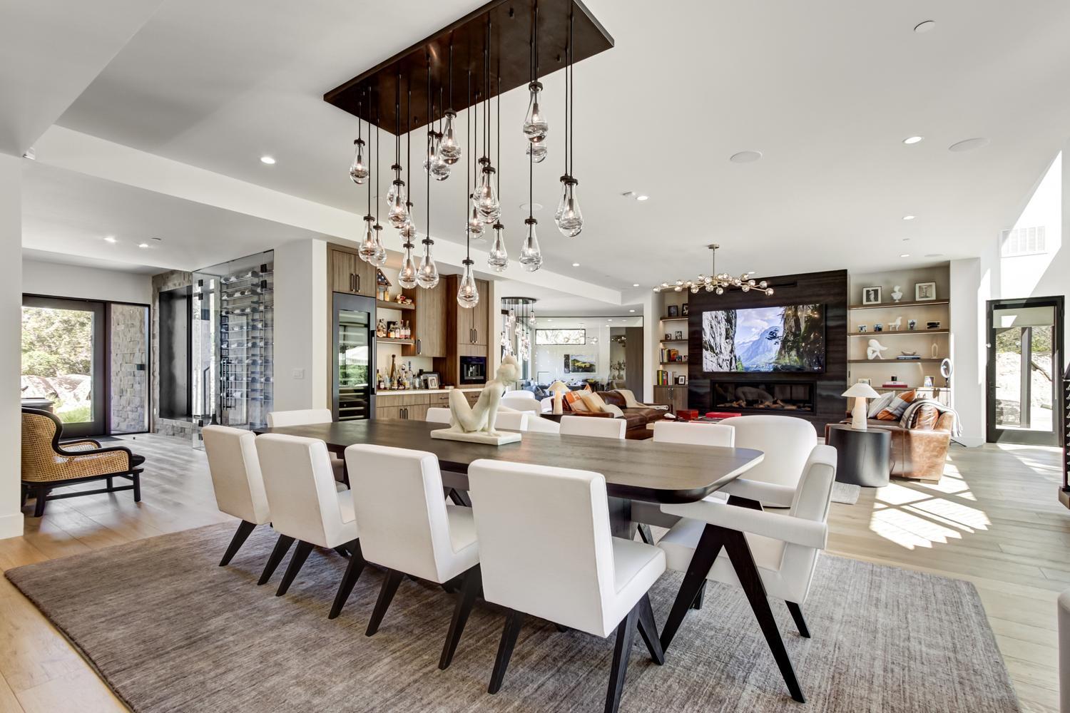 5708 Avenida Robles