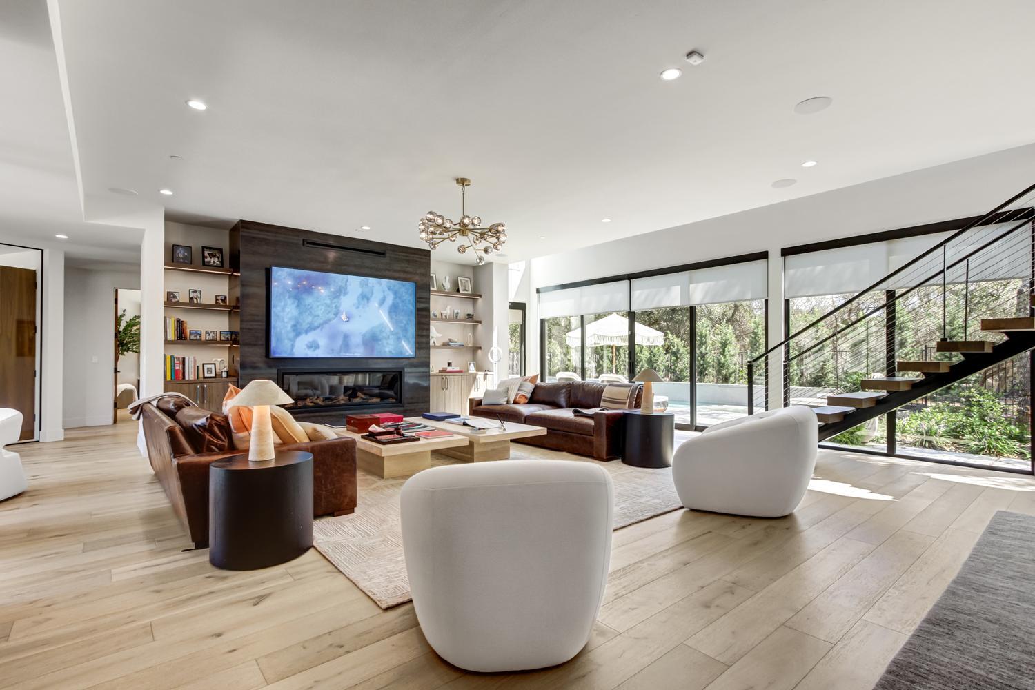 5708 Avenida Robles