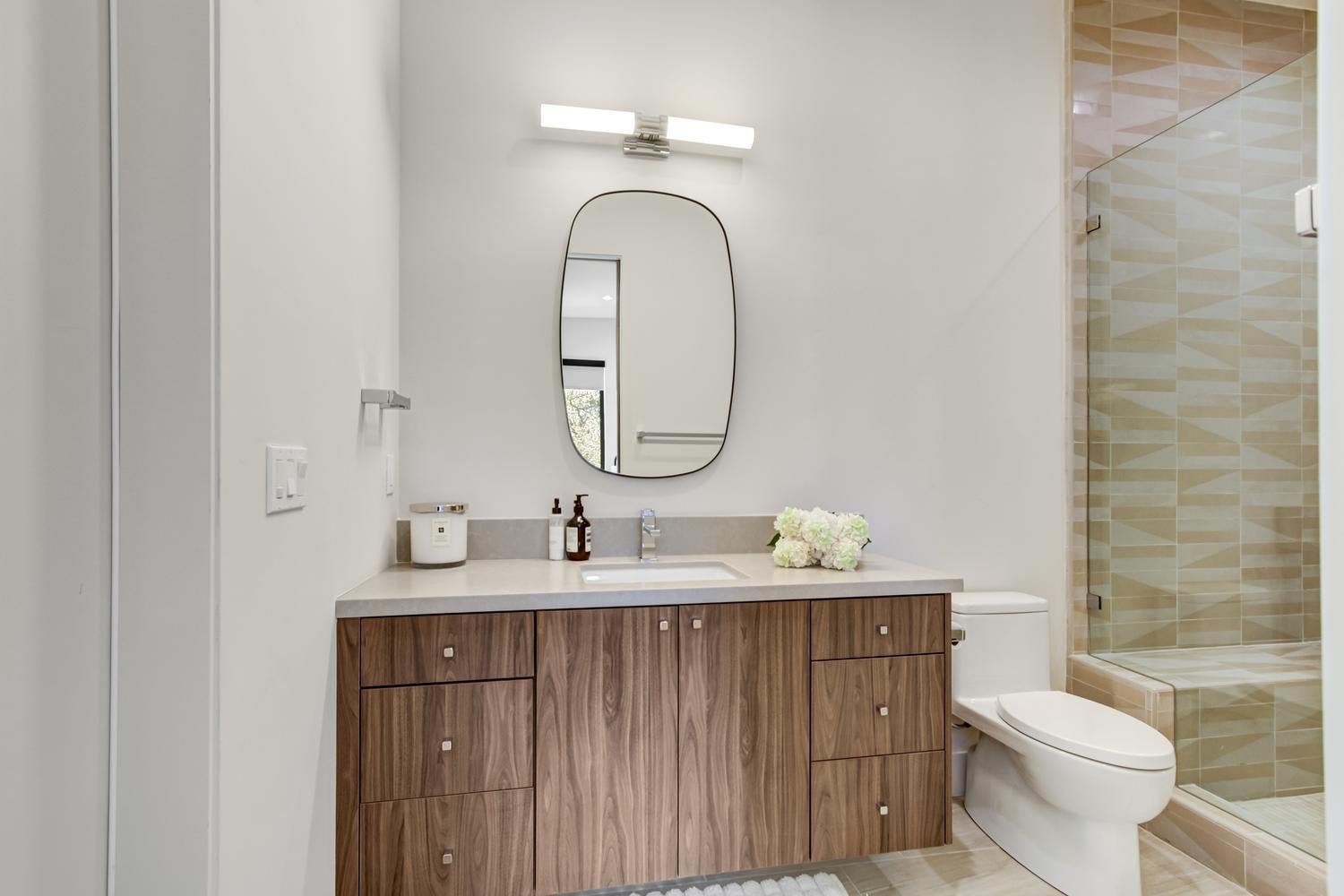 5708 Avenida Robles