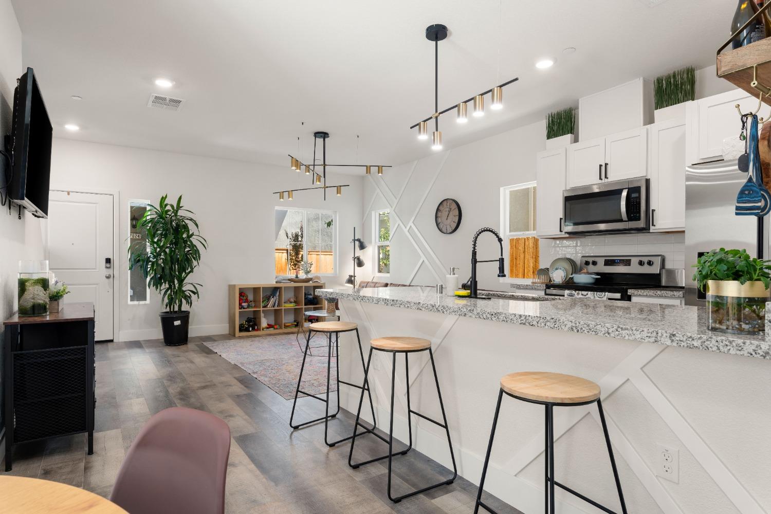 9025 Sausalito Lane