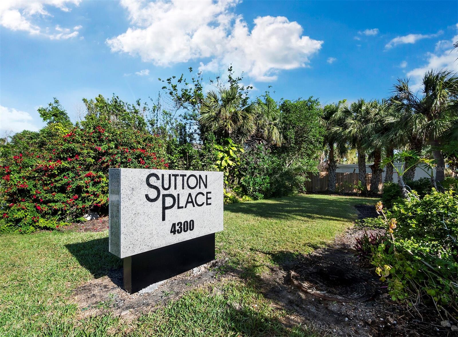 600 SUTTON PL #104