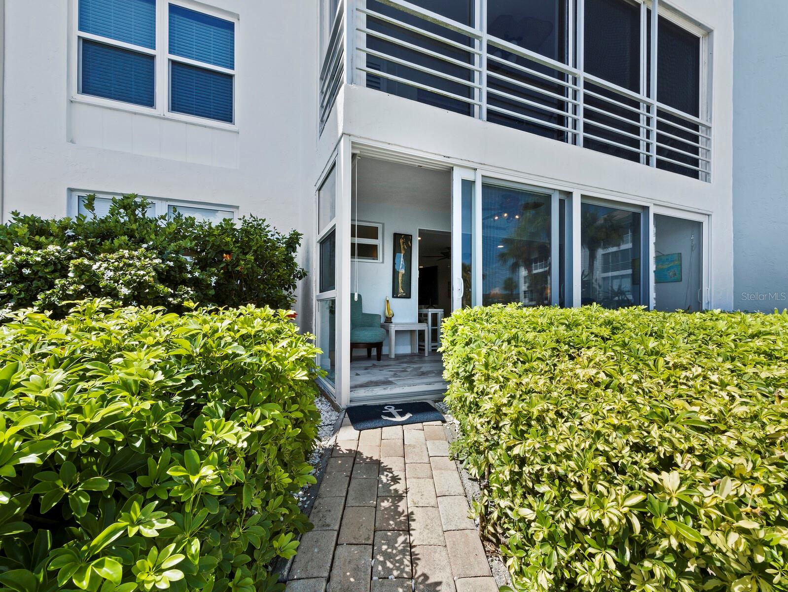 600 SUTTON PL #104