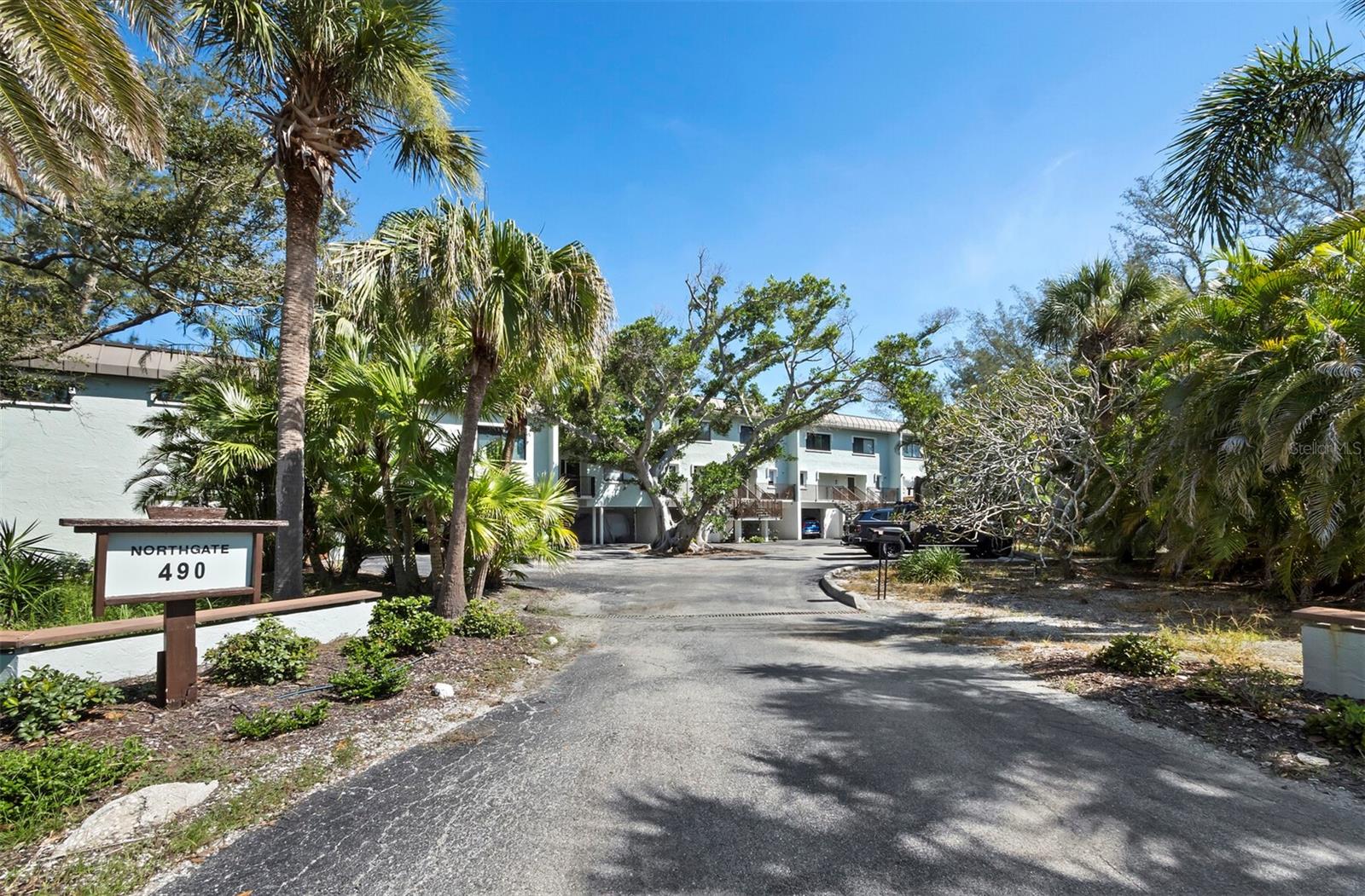 490 N SHORE RD #6