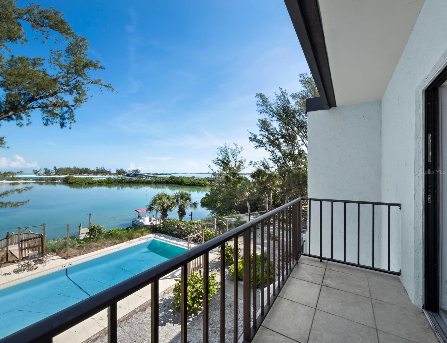490 N SHORE RD #6
