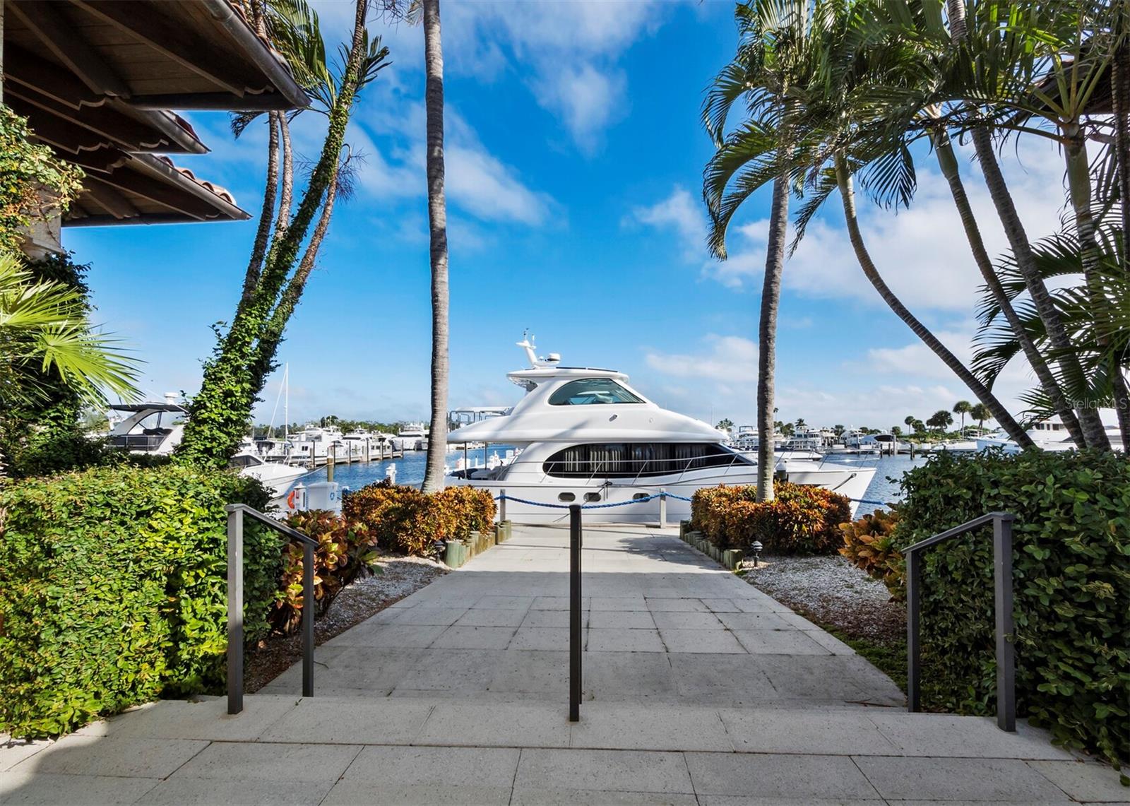 2800 HARBOURSIDE DR #E06