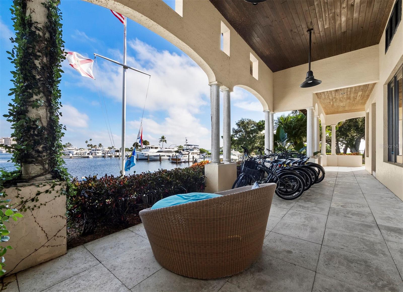2800 HARBOURSIDE DR #E06